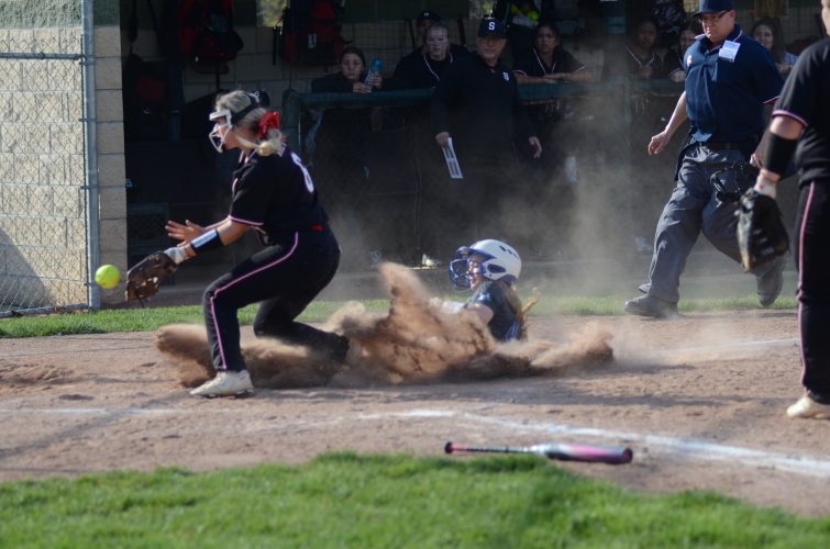 Big Red Softball Wins Fourth Straight